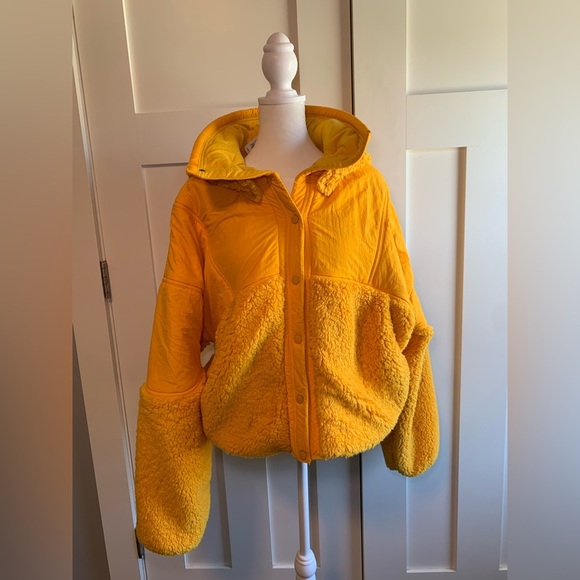 Free People Jackets & Blazers - Free People NWT Fuzzy Zip Up Jacket Size Large